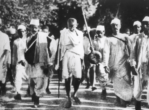 Ghandi leading a protesr march in India accompanied by other men